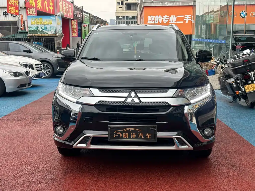 MITSUBISHI OUTLANDER