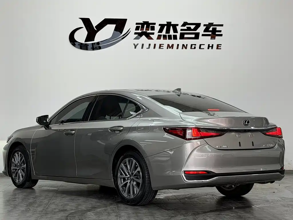 Lexus ES 2022 200