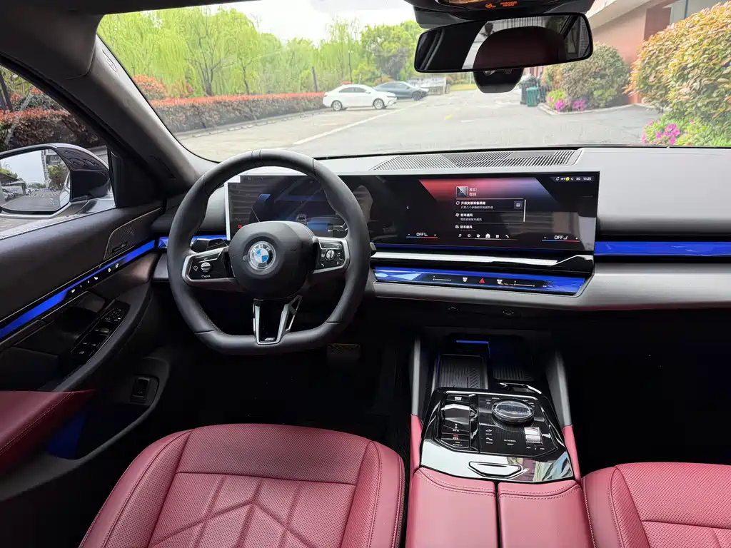 BMW 5 Series — миниатюра 7
