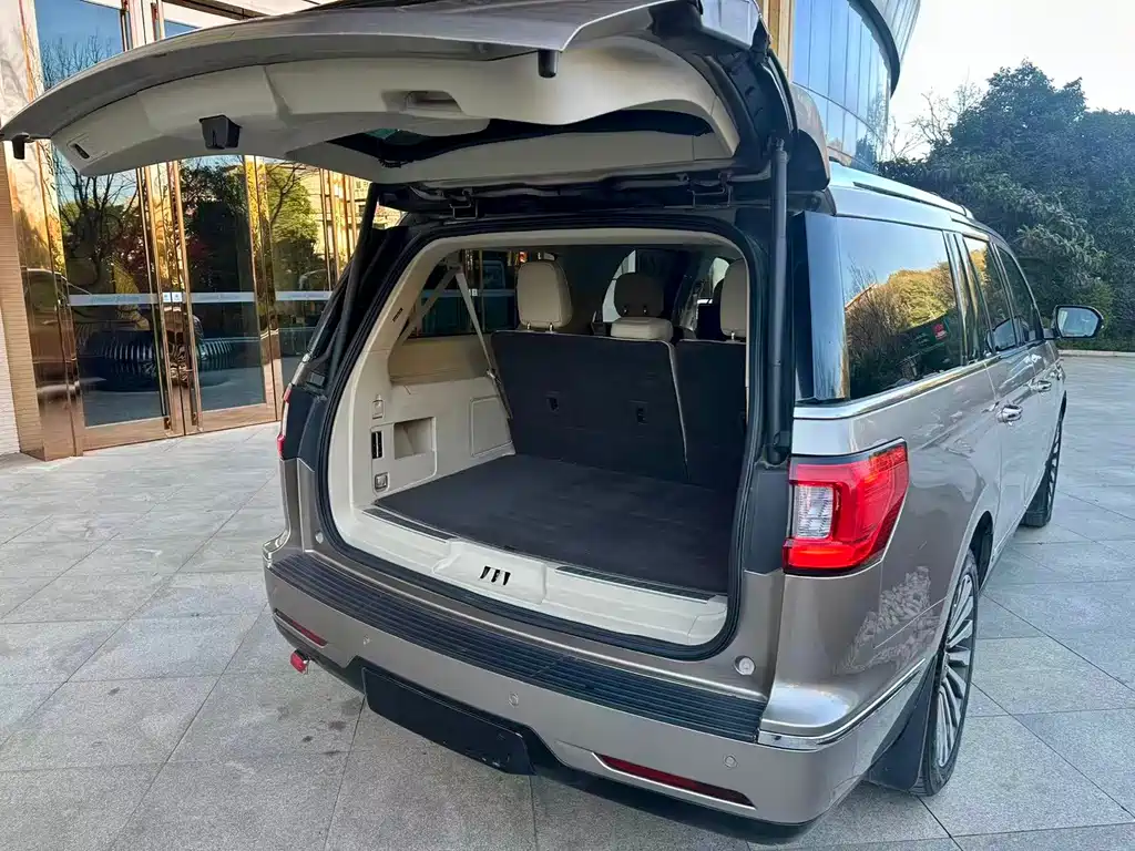 LINCOLN NAVIGATOR