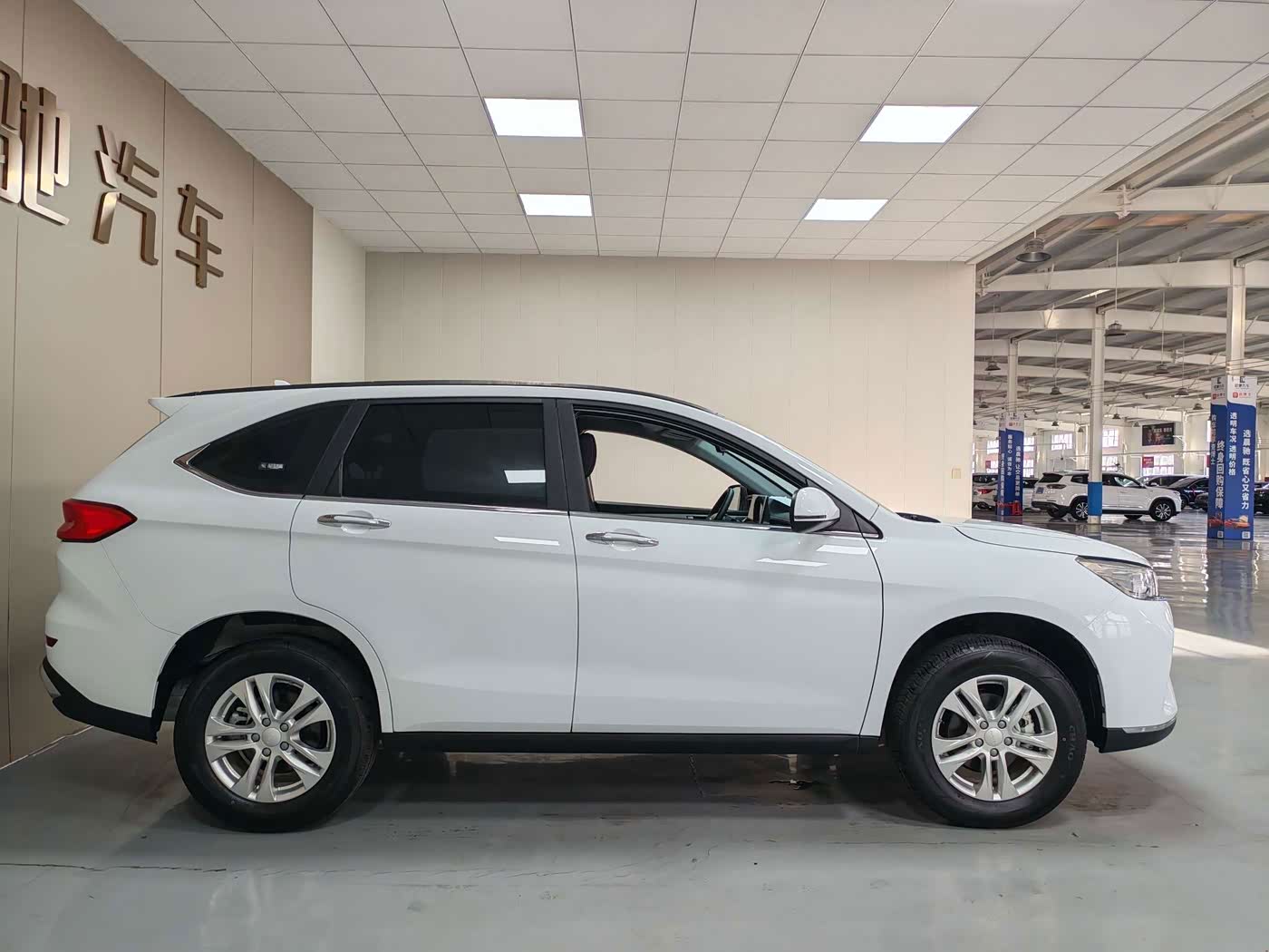 Haval Haval M6 1.5 л 2024 г. Белый, пробег 4000 км