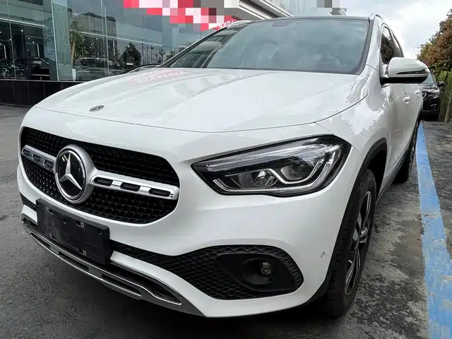 MERCEDES-BENZ GLA