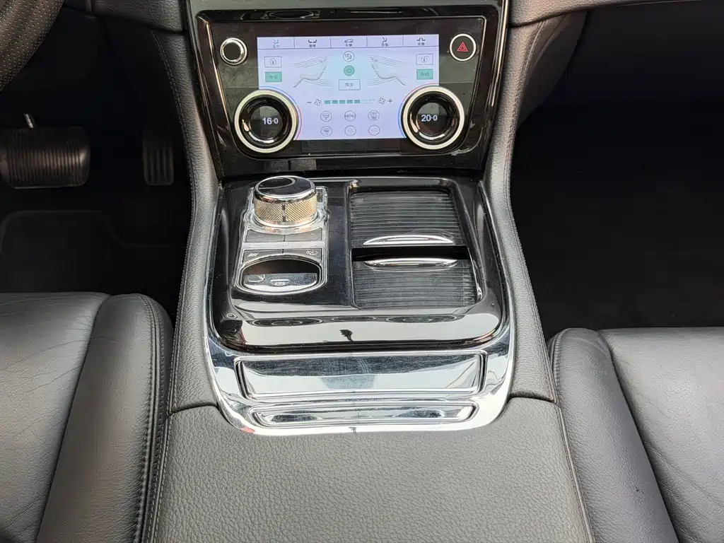 Jaguar XJ — миниатюра 27