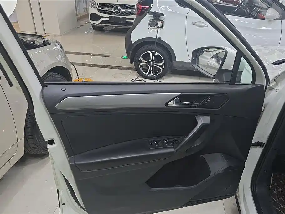 Volkswagen Tiguan L L 2017 330TSI AT