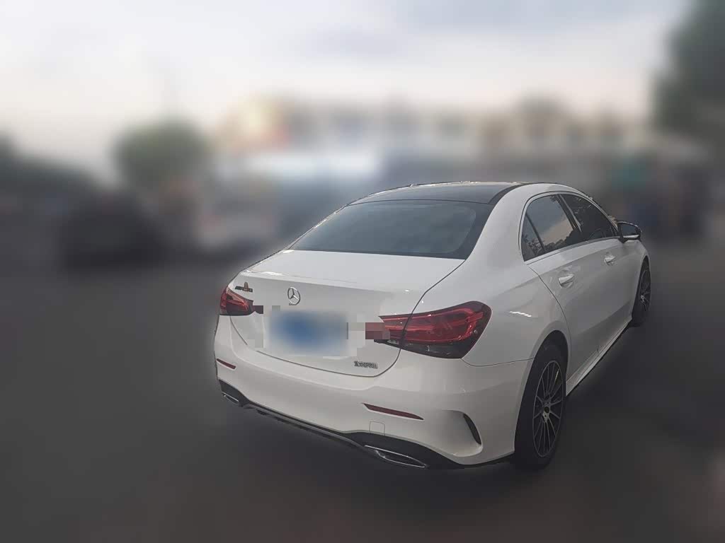 Mercedes-Benz A-Class 1.3 л 2023 г. Белый, пробег 44800 км