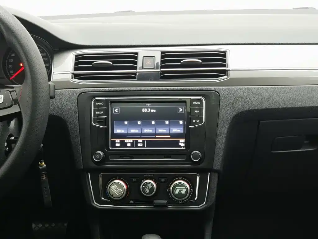 Volkswagen Santana — миниатюра 12