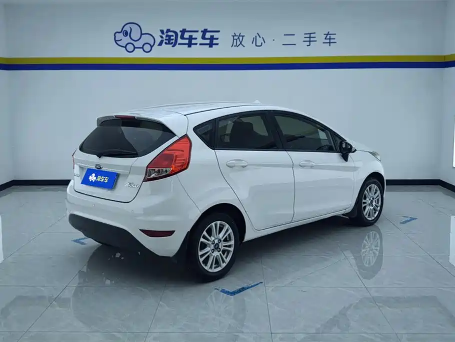 Ford Fiesta Hatchback 1.5L Auto Fashion Type, фото 3