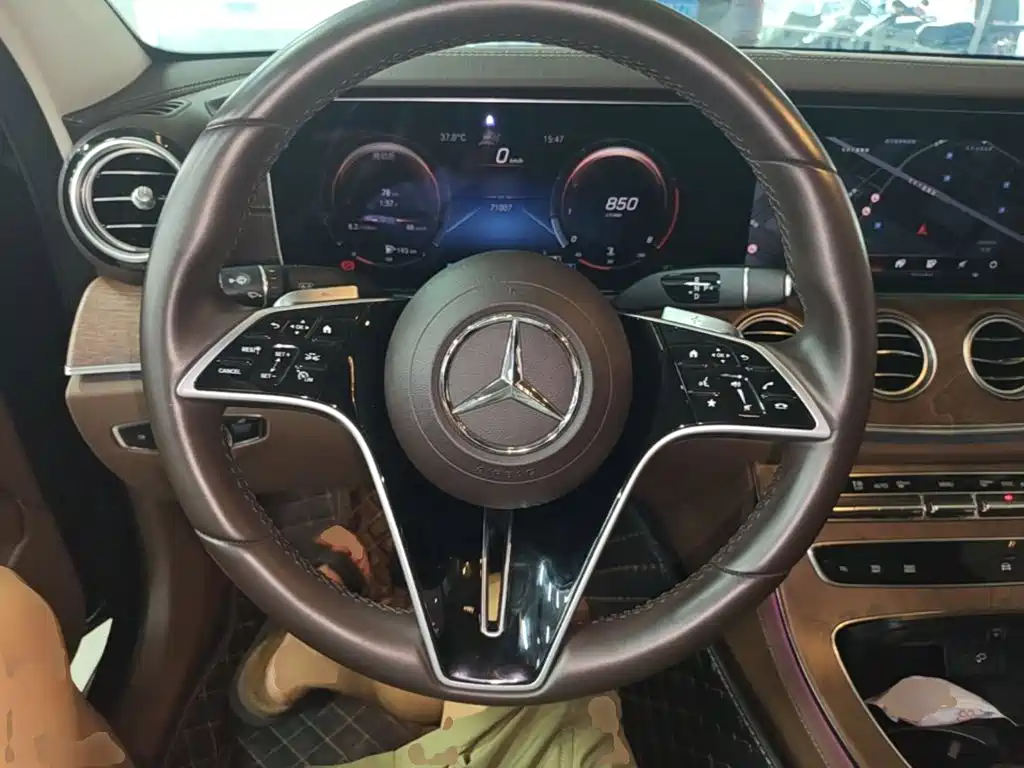 Mercedes-Benz E-Class — миниатюра 11