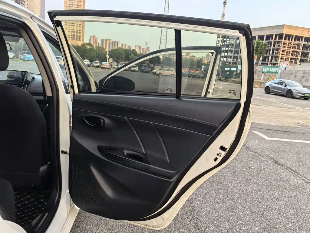 Toyota Yaris L — миниатюра 15