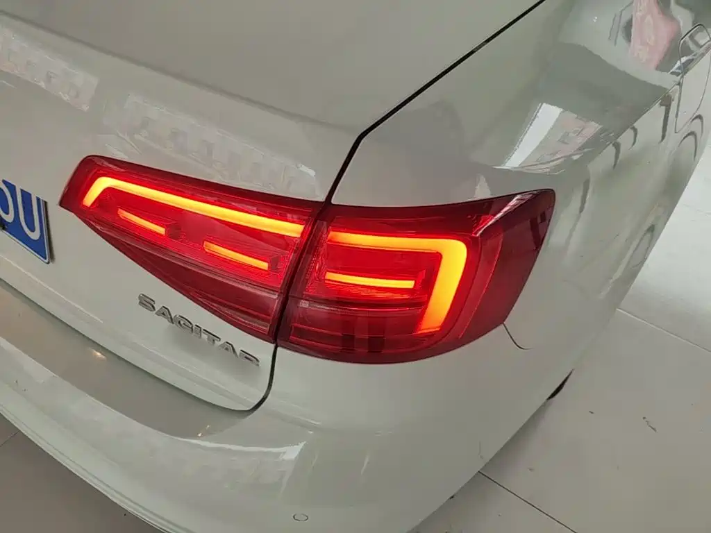 Volkswagen Sagitar — миниатюра 8
