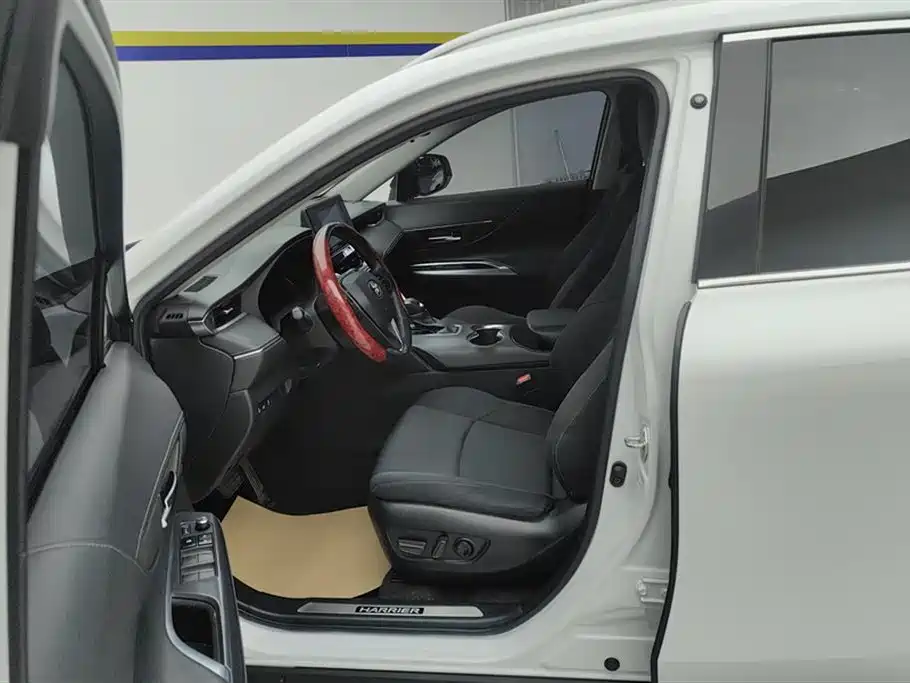 Toyota Harrier 2022 2.0L CVT