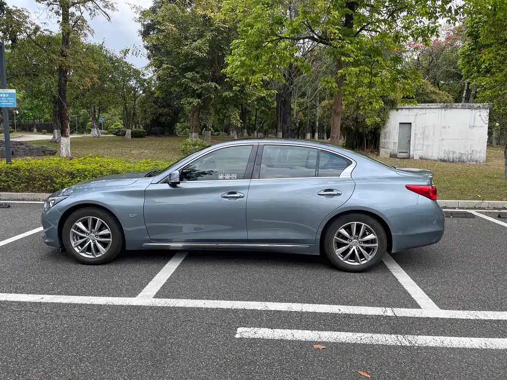 INFINITI Q50L