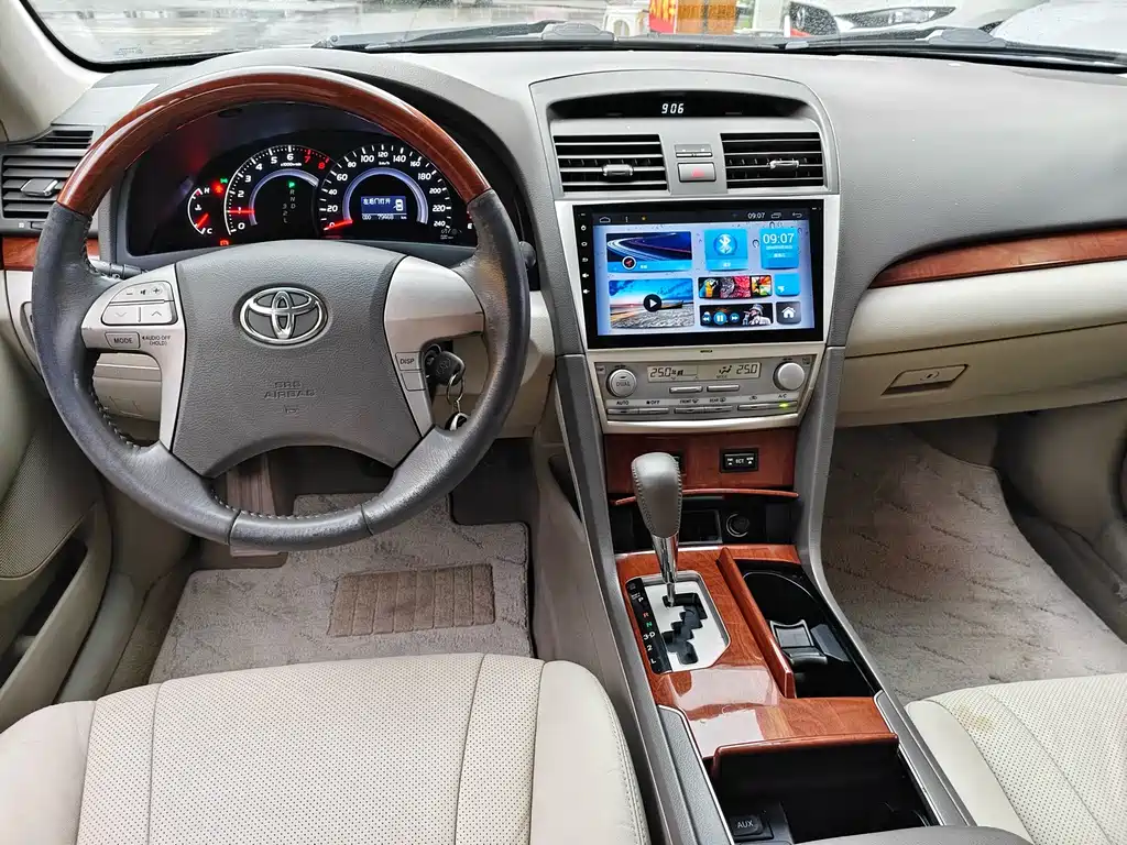 Toyota Camry — миниатюра 6