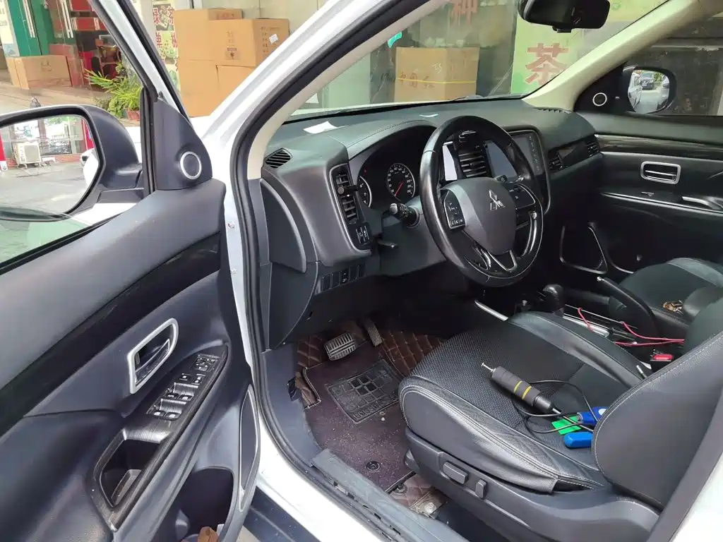 Mitsubishi Outlander — миниатюра 17