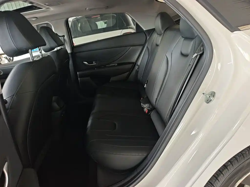 Hyundai Elantra — миниатюра 17