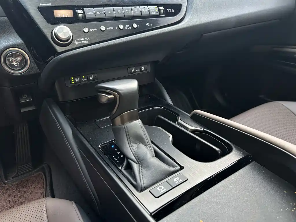 Lexus ES — миниатюра 16