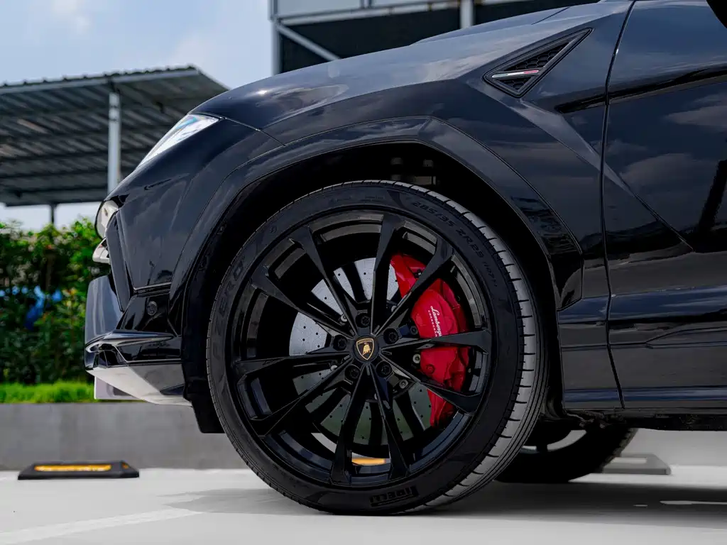 Lamborghini Urus — миниатюра 2