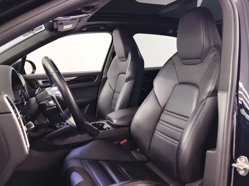 Porsche Cayenne — миниатюра 12