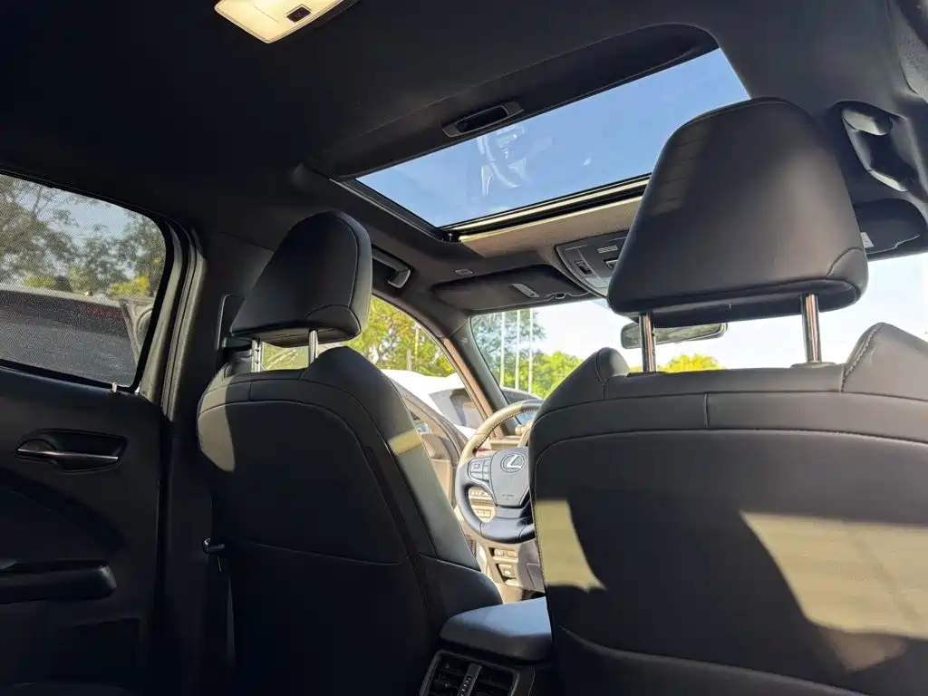 Lexus UX — миниатюра 8