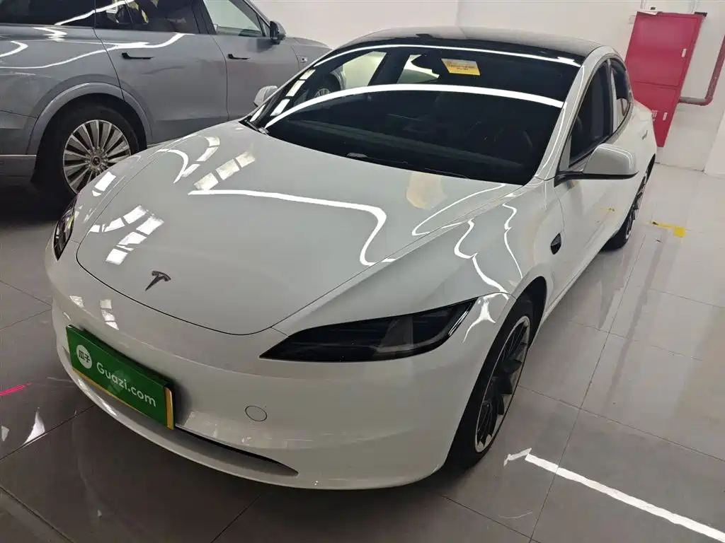 Tesla Model 3 2025