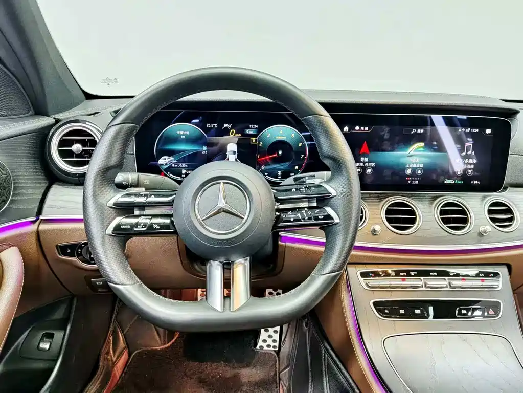 Mercedes-Benz E-Class — миниатюра 10
