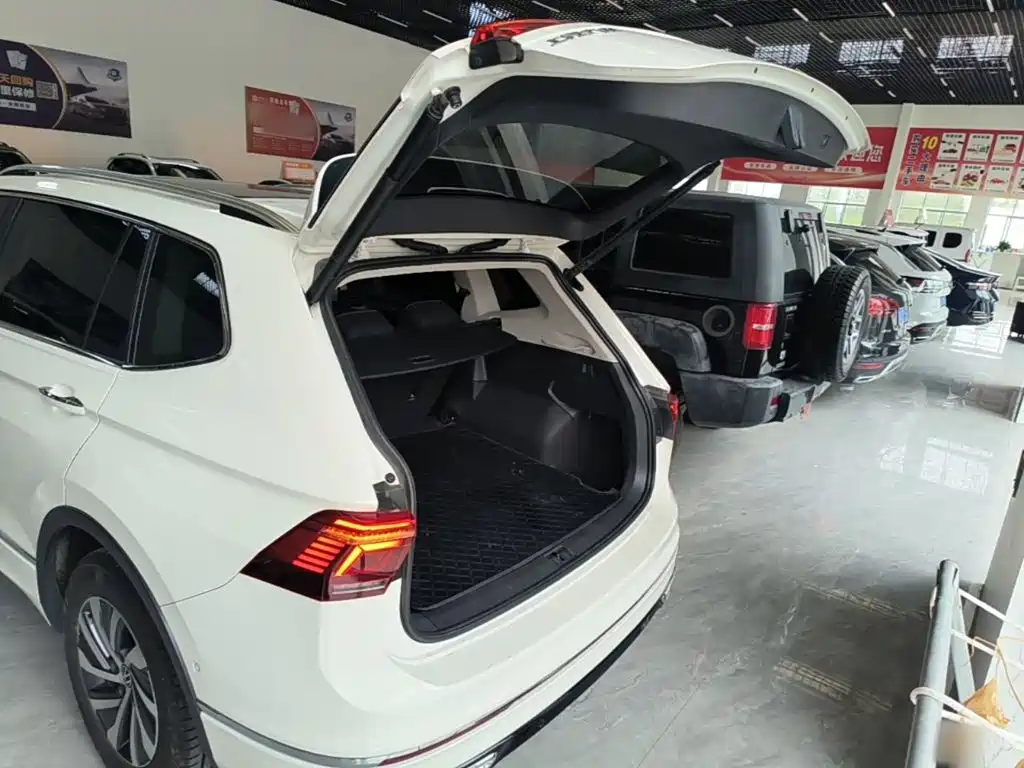 Volkswagen Tiguan L PHEV — миниатюра 19