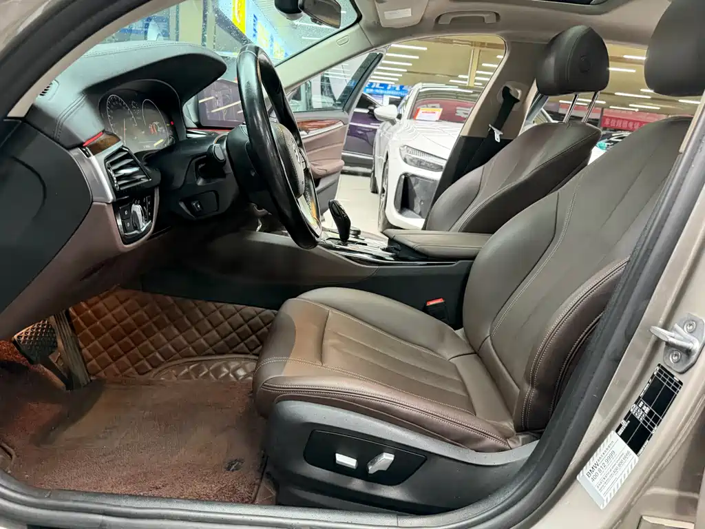 BMW 5 Series — миниатюра 9