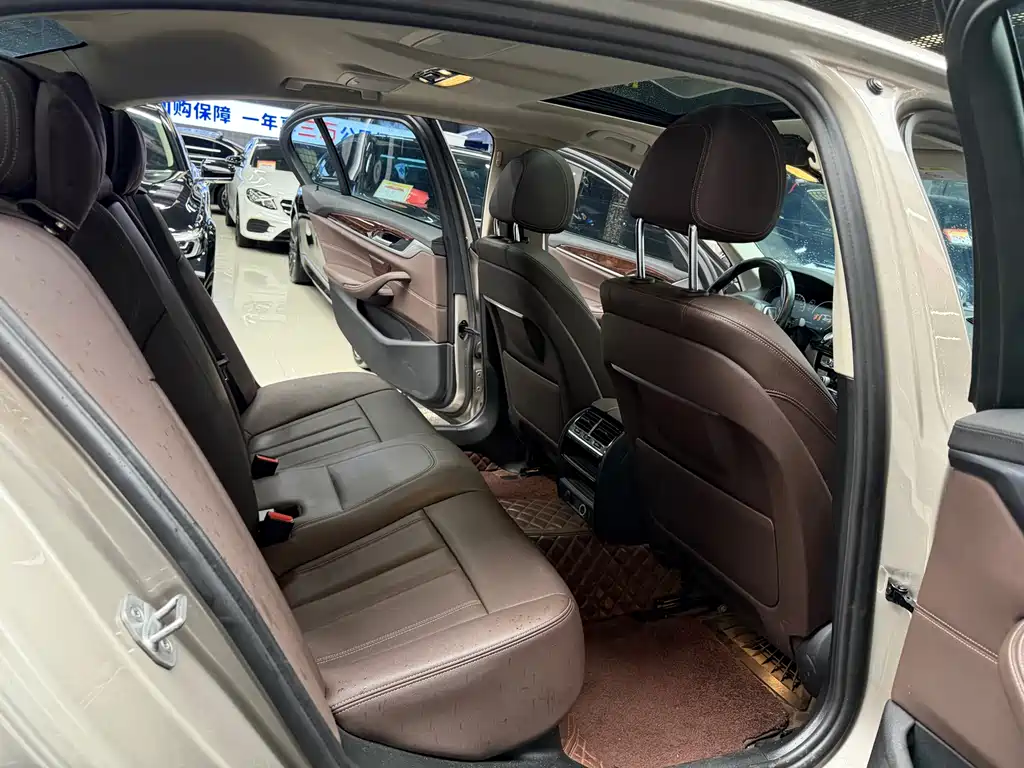 BMW 5 Series — миниатюра 17