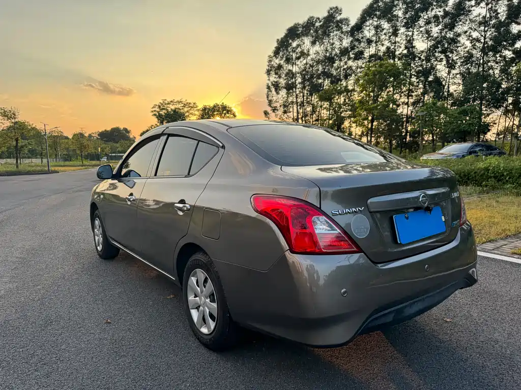 Nissan Sunny — миниатюра 7