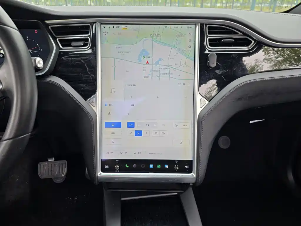 Tesla Model X — миниатюра 18