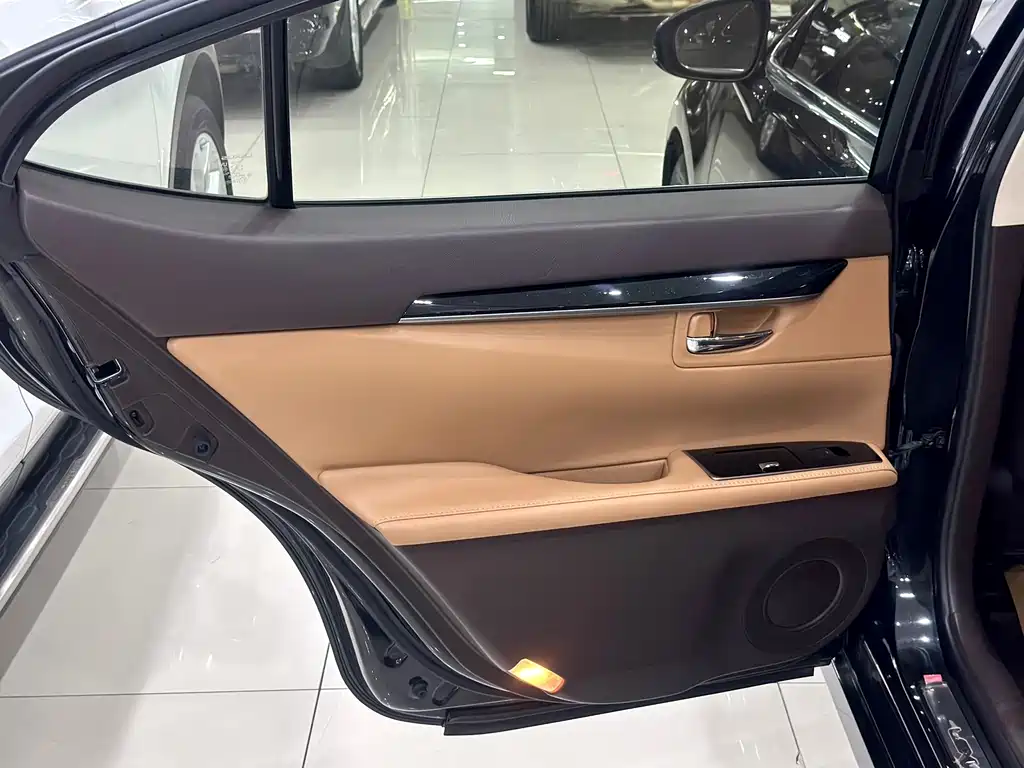 Lexus ES — миниатюра 16