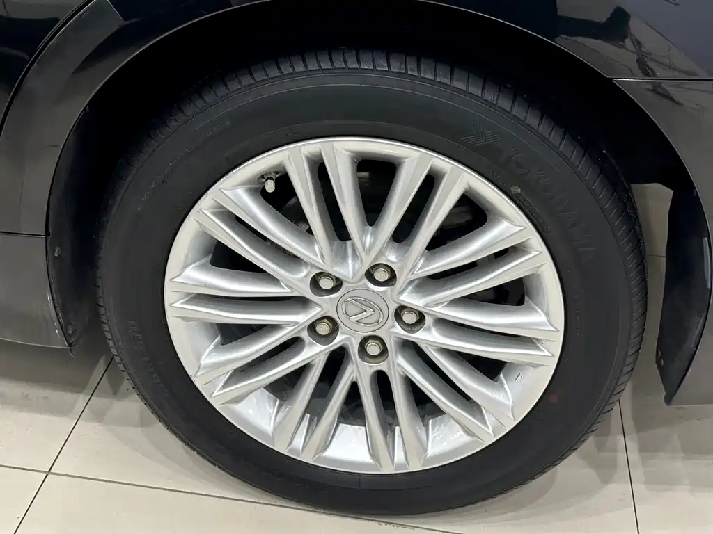 Lexus ES — миниатюра 18
