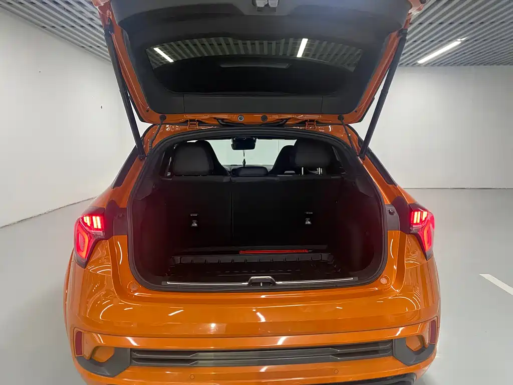 Lynk & Co 02 Hatchback — миниатюра 8