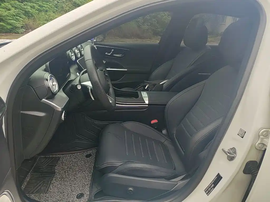 Mercedes-Benz C-Class — миниатюра 15