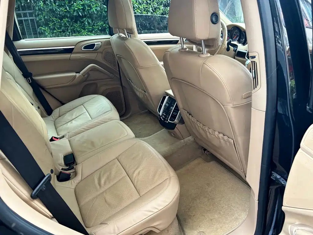 Porsche Cayenne — миниатюра 15