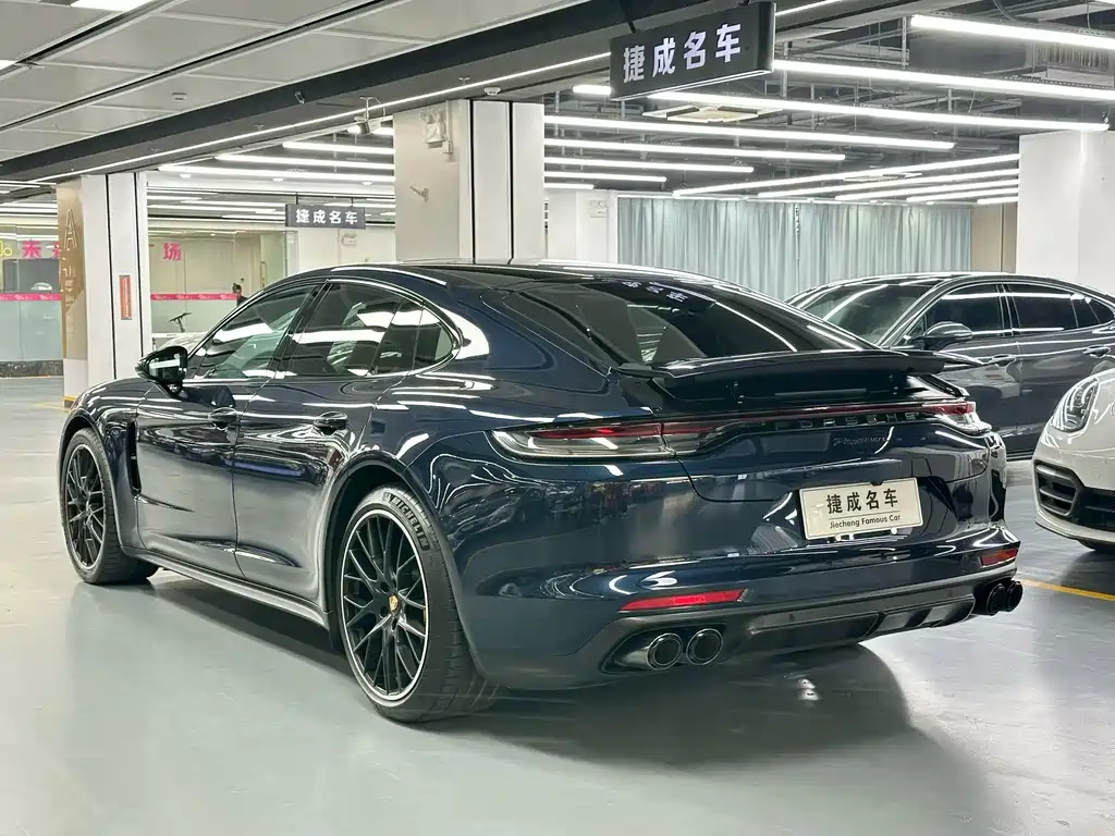 PORSCHE PANAMERA