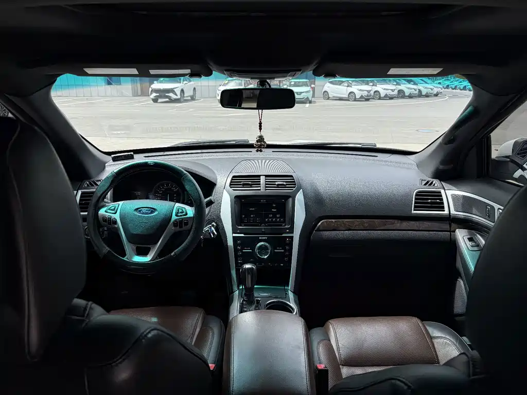 Ford Explorer (Import) — миниатюра 7