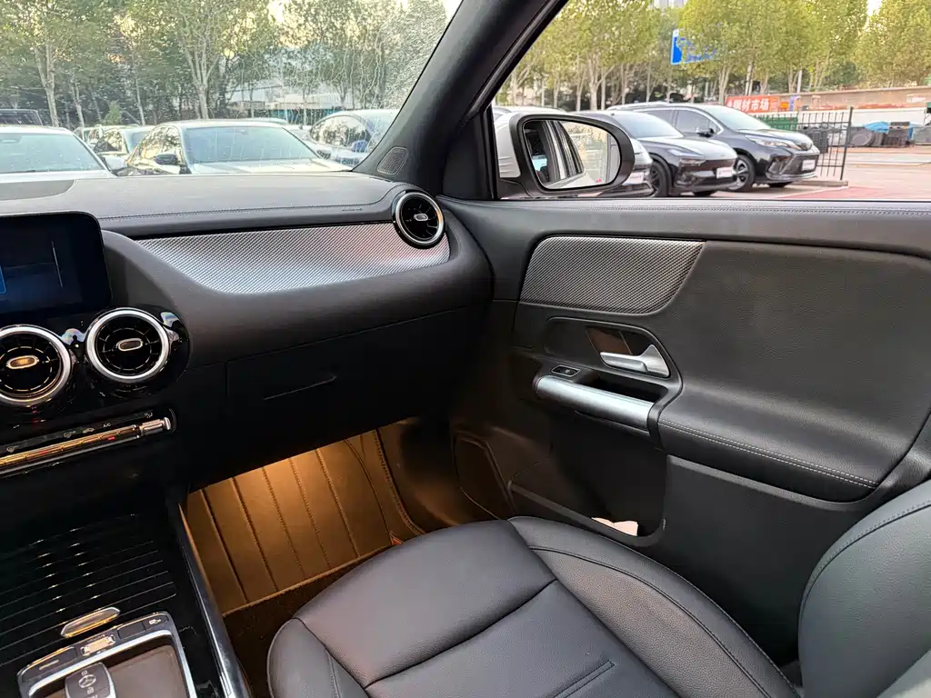 Mercedes-Benz GLA — миниатюра 10