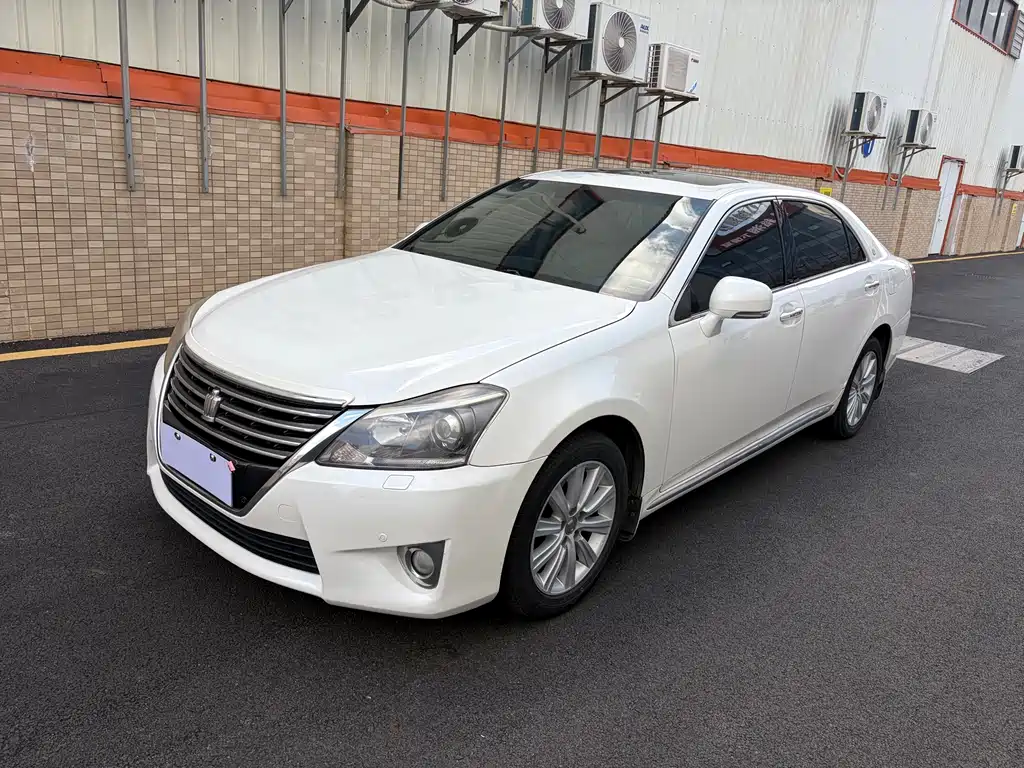 Купить Toyota Crown
