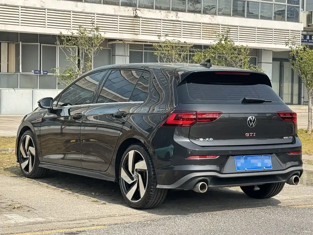 VOLKSWAGEN GOLF GTI