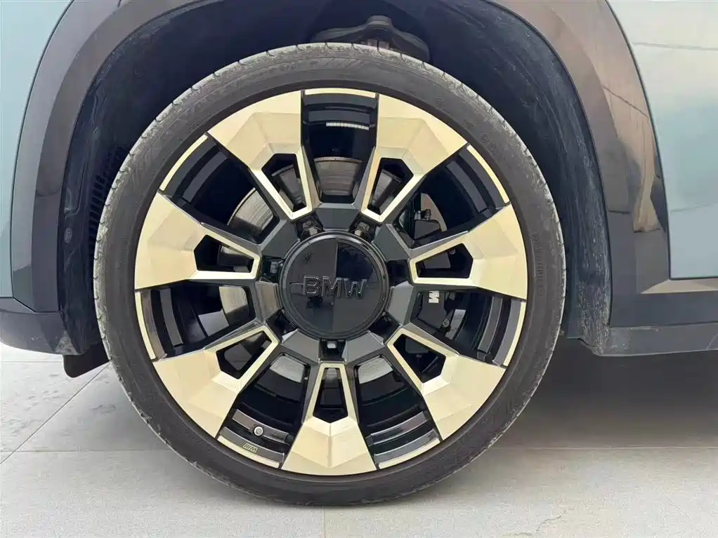 BMW XM — миниатюра 18