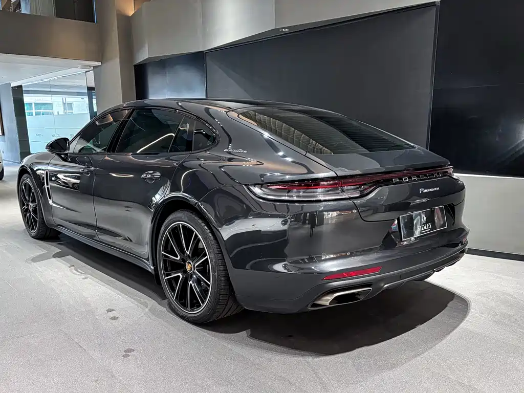 PORSCHE PANAMERA