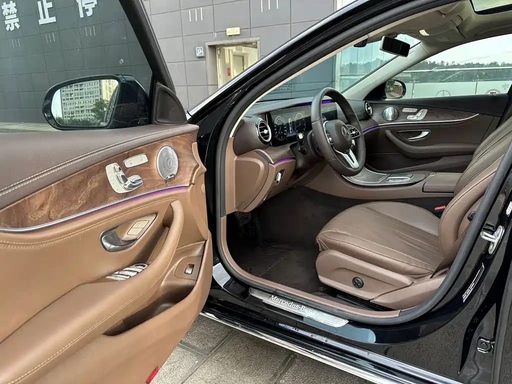 Mercedes-Benz E-Class — миниатюра 20