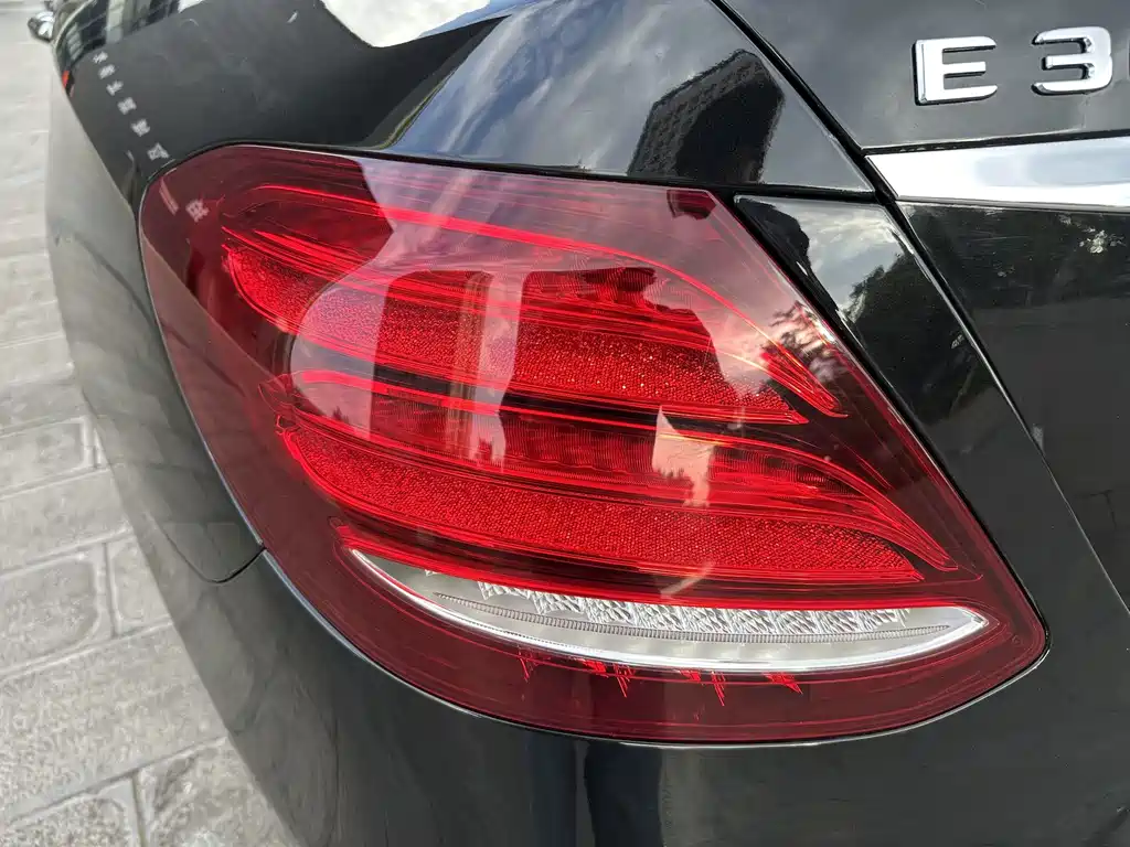 Mercedes-Benz E-Class — миниатюра 21