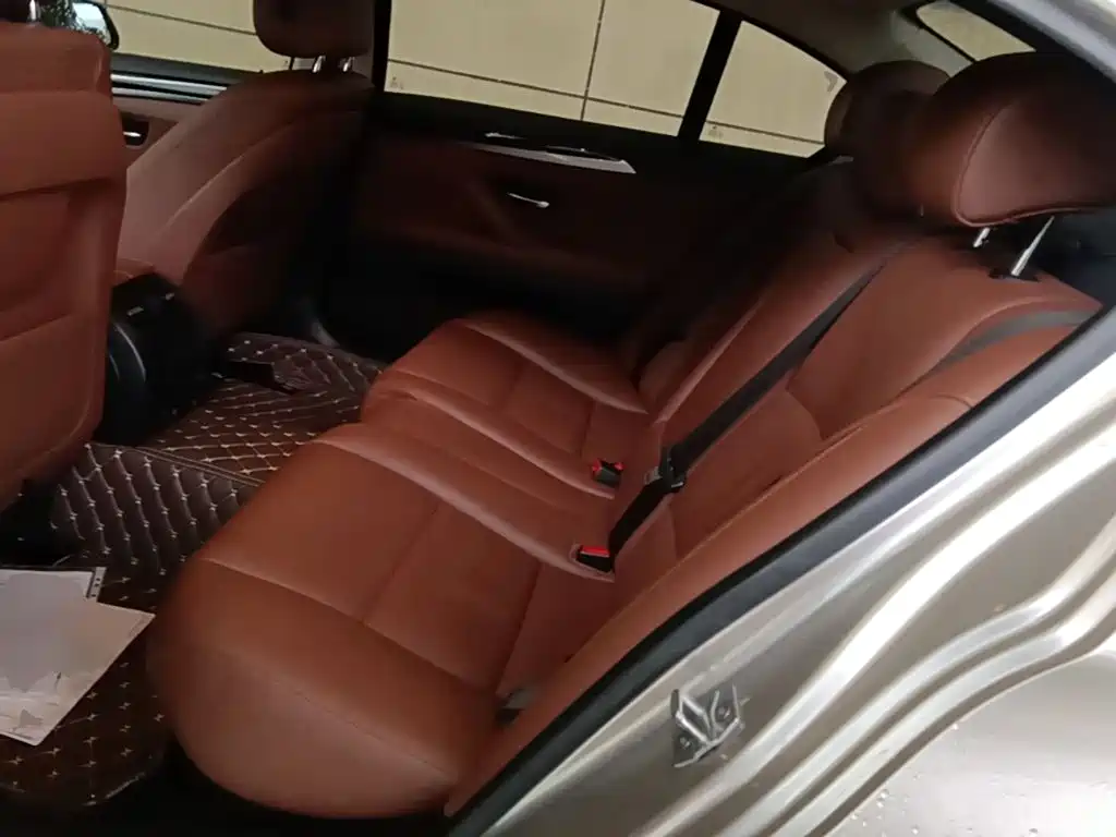 BMW 5 Series — миниатюра 17