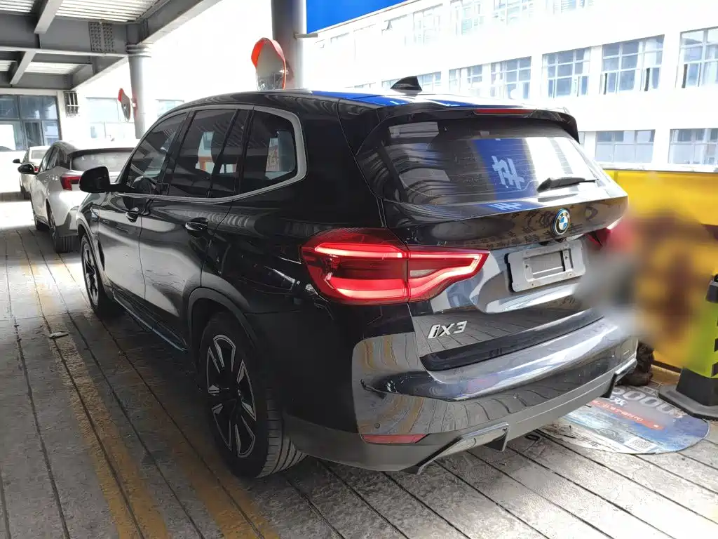 BMW iX3 — миниатюра 5