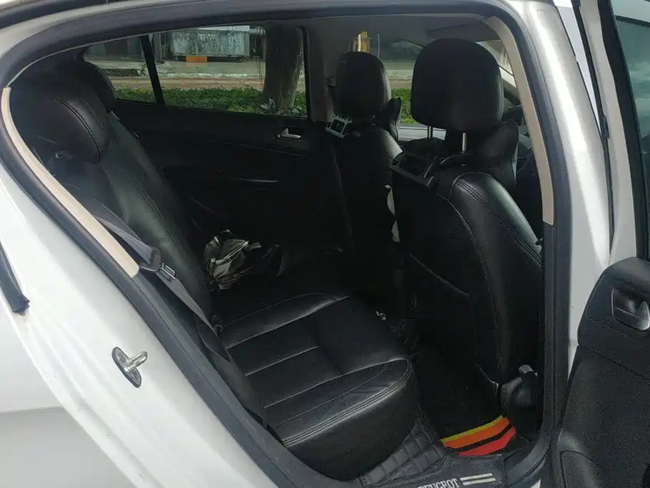Peugeot 308 — миниатюра 11
