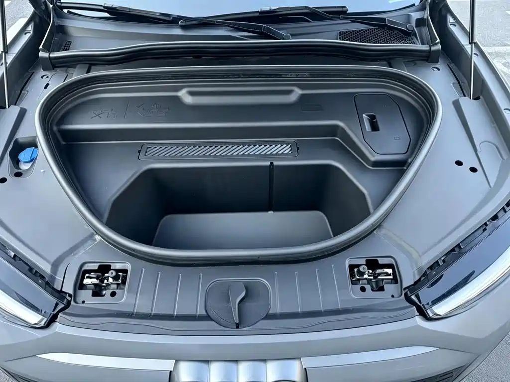 Audi Q6L e-tron — миниатюра 3