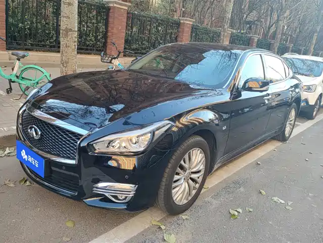 INFINITI  Q70 2017