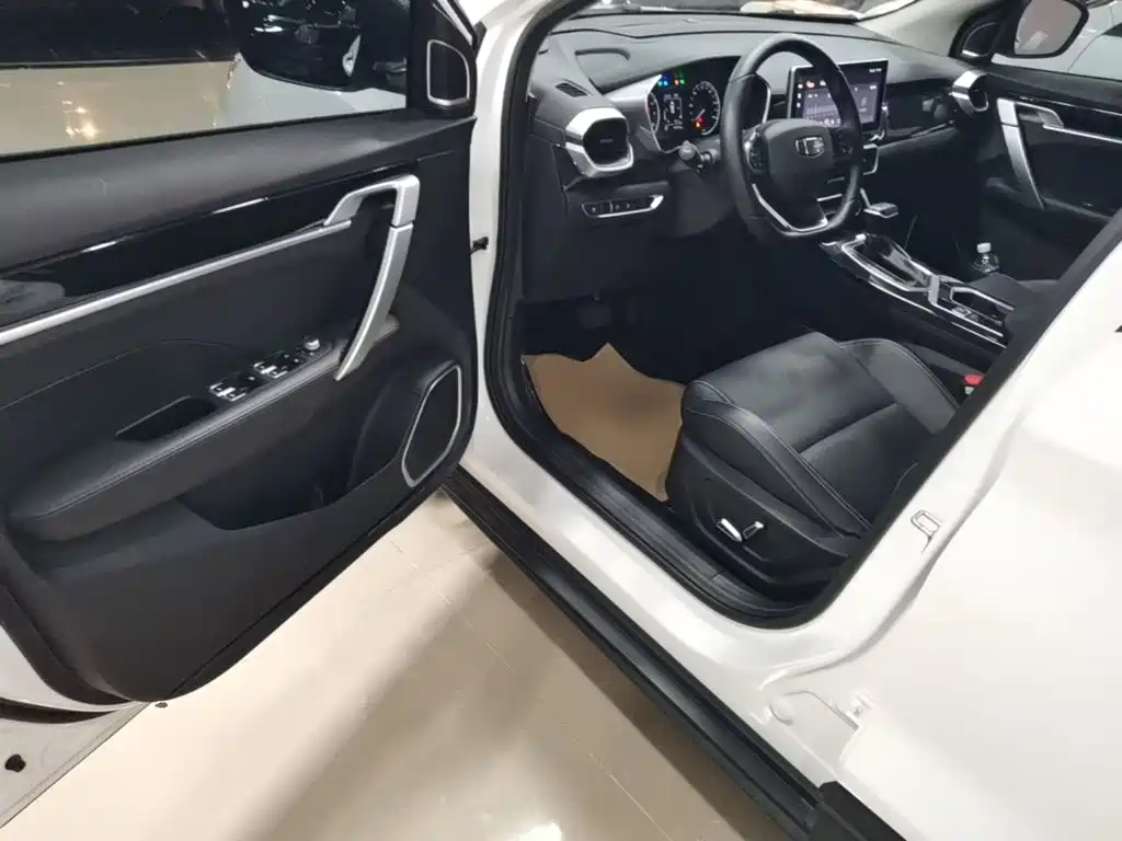 Geely Binyue — миниатюра 16
